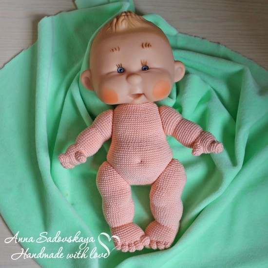 Пупсик почти готов. Осталось связать голову