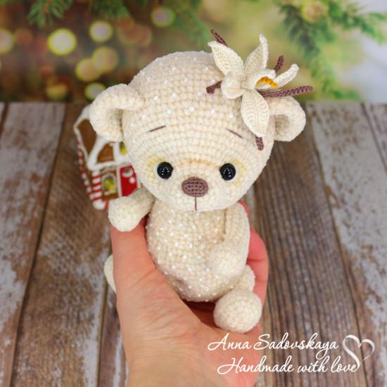Вязаный мишка из Amigurumi Chenille
