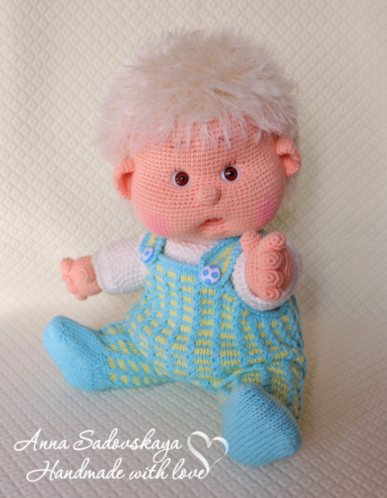 Вязаный пупсик Вовочка в костюме