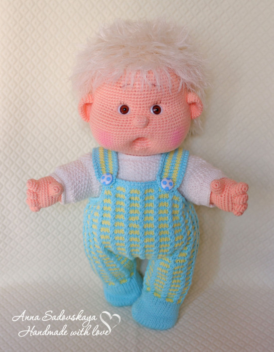 Вязаный пупсик Вовочка. Вид 1