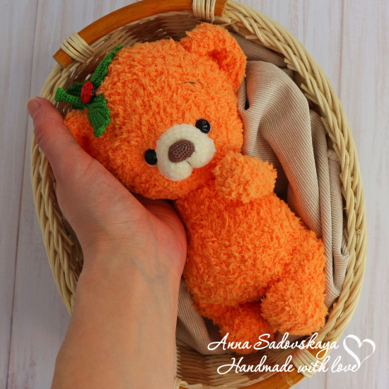 Вязаный мишка из фактурной пряжи